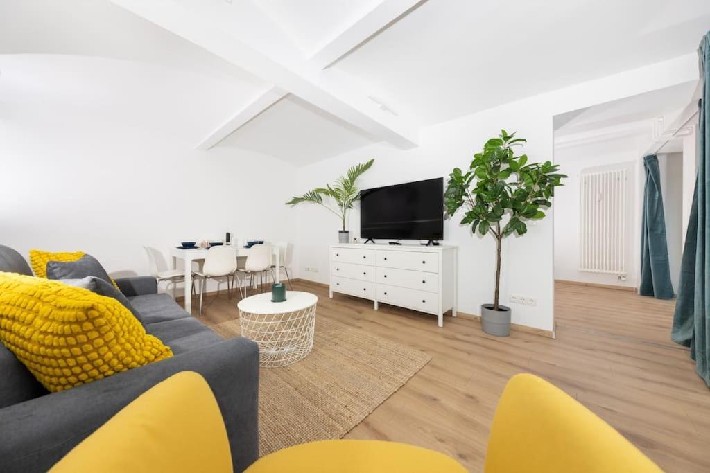 Apartment Terrassen-wohnung Am Goerlitzer Park In Kreuzberg Berlin