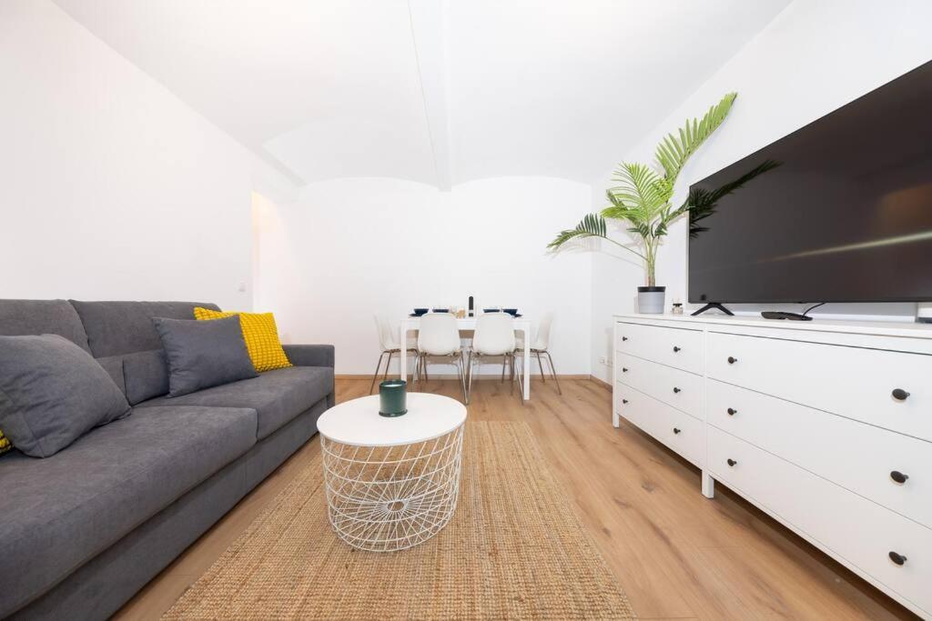 Terrassen-wohnung Am Goerlitzer Park In Kreuzberg