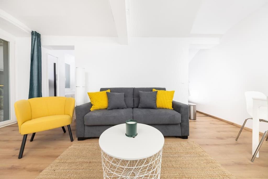Terrassen-wohnung Am Goerlitzer Park In Kreuzberg Apartment *