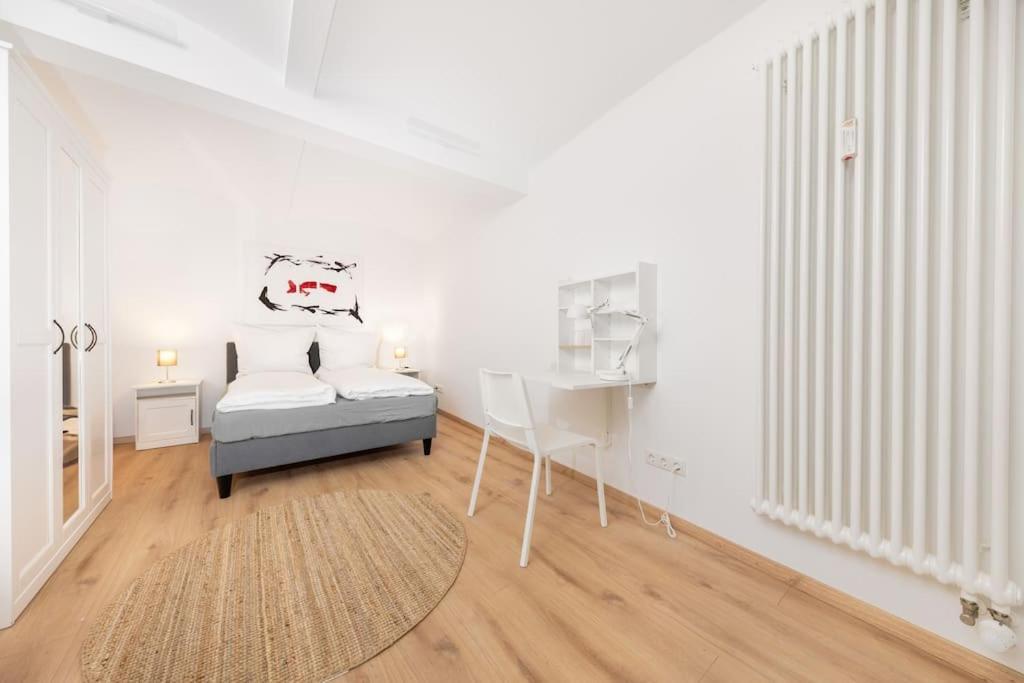 Terrassen-wohnung Am Goerlitzer Park In Kreuzberg Apartment