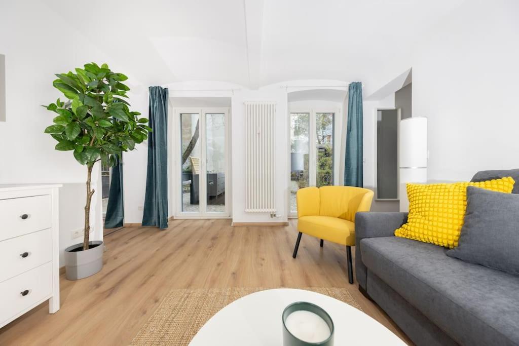 Terrassen-wohnung Am Goerlitzer Park In Kreuzberg * Berlin