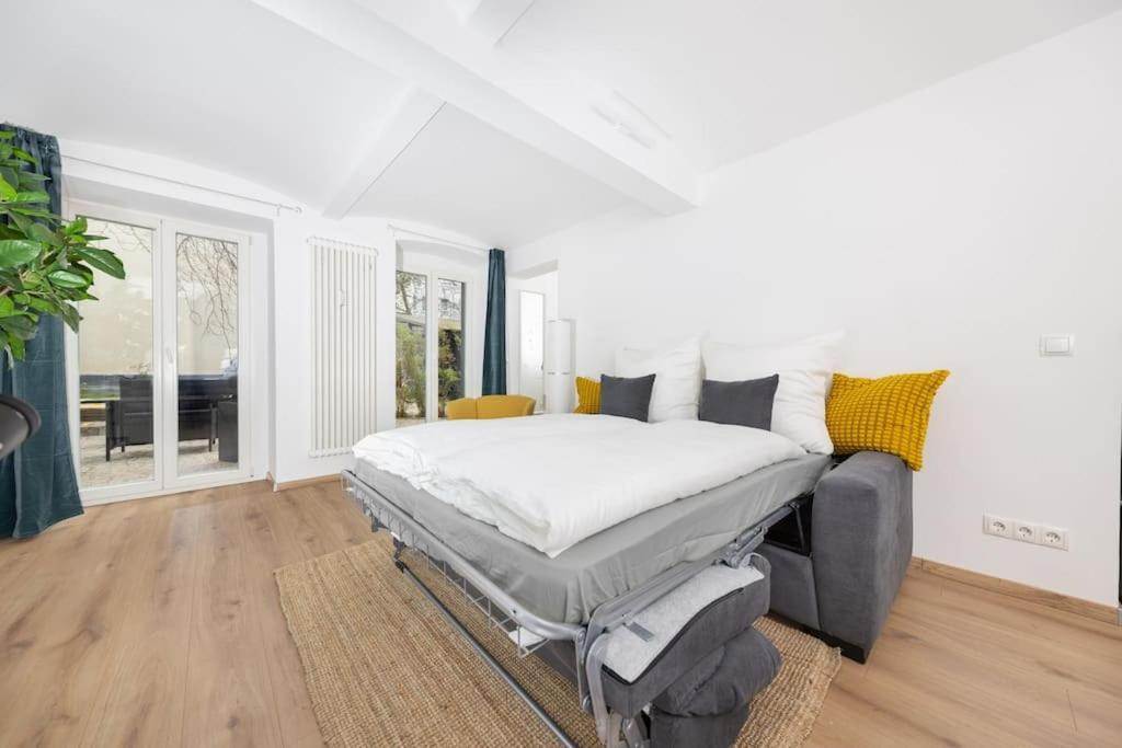 Terrassen-wohnung Am Goerlitzer Park In Kreuzberg * Berlin