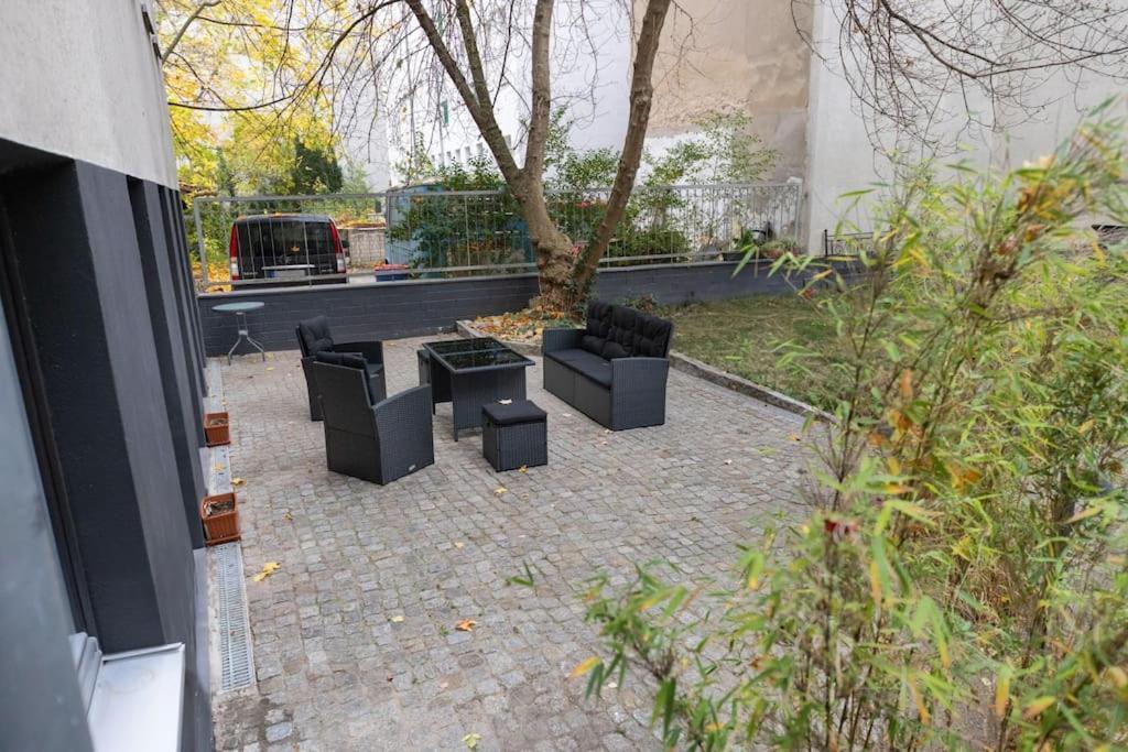 Terrassen-wohnung Am Goerlitzer Park In Kreuzberg Berlin